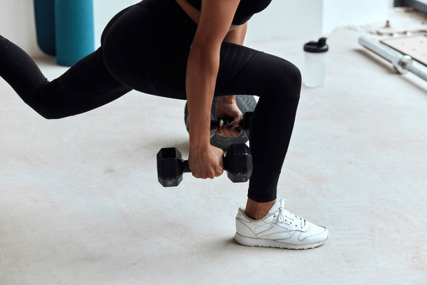 Fitness woman exercising with kettle bell in gym - Foto, afbeelding