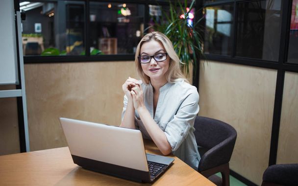 Young confident woman working on a laptop in the office. - 写真・画像