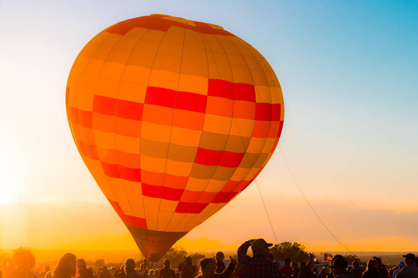 Časné ráno Inflace a vzestup horkovzdušného balónu - Fotografie, Obrázek