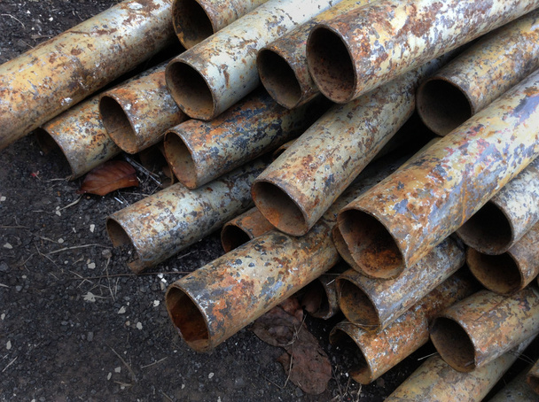 tubos de hierro apilados
 - Foto, imagen