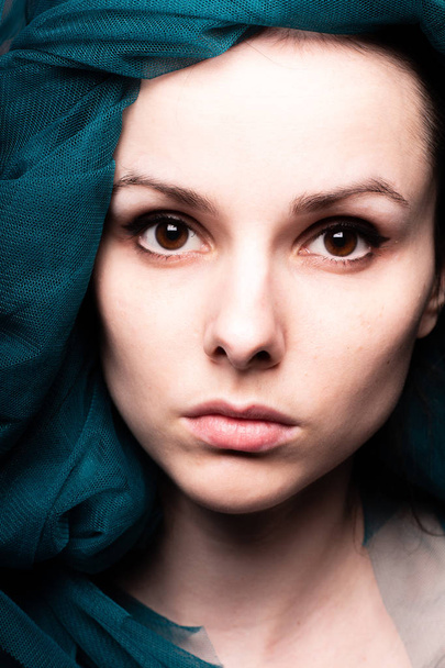 Young woman, blue color material - Foto, afbeelding