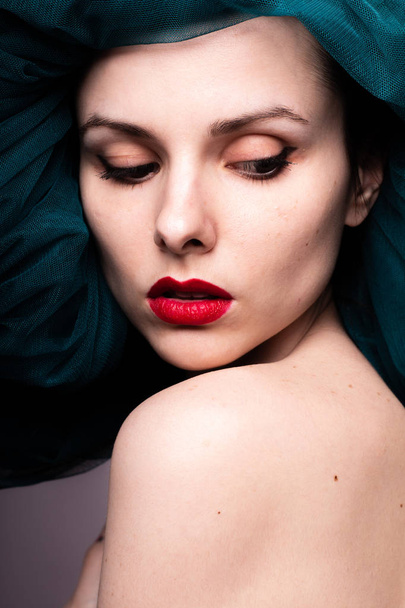 Young woman with red lipstick on her lips - Foto, afbeelding