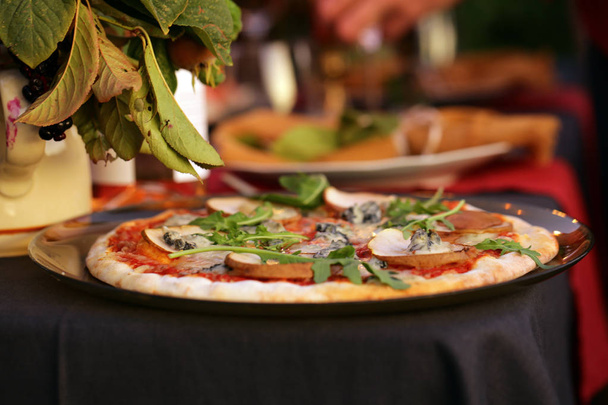 dinner table set pizza with pear and gorgonzola - Фото, зображення