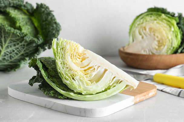 Piece of fresh green savoy cabbage on table - Foto, Imagem