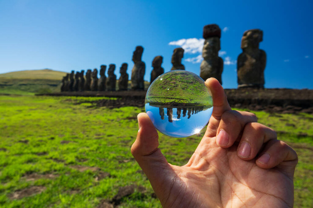 Ahu Tongariki moai platformu kristal küreyle - Fotoğraf, Görsel