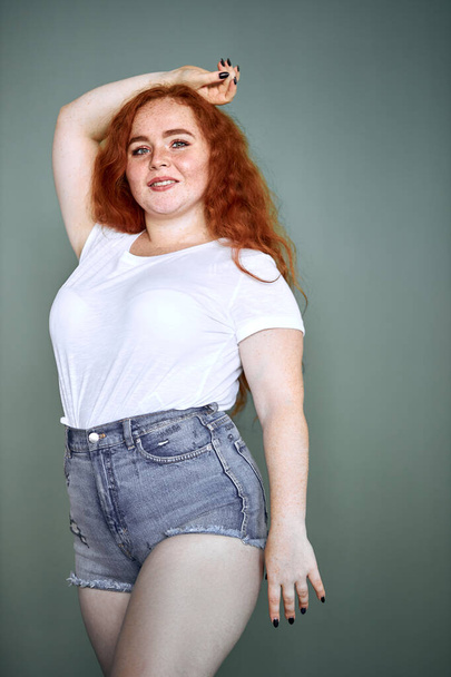Gorgeous plus size young redhaired girl posing studio - Φωτογραφία, εικόνα