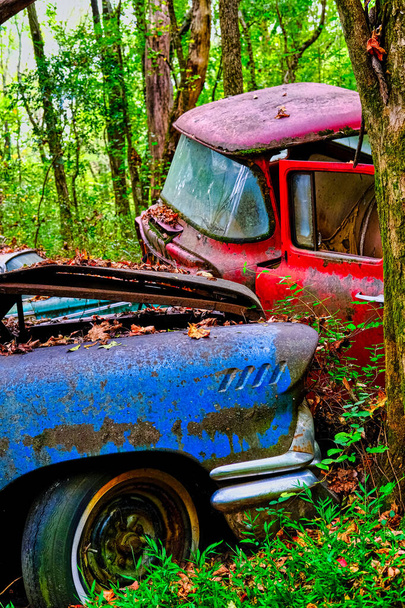 Carro azul e caminhão vermelho
 - Foto, Imagem