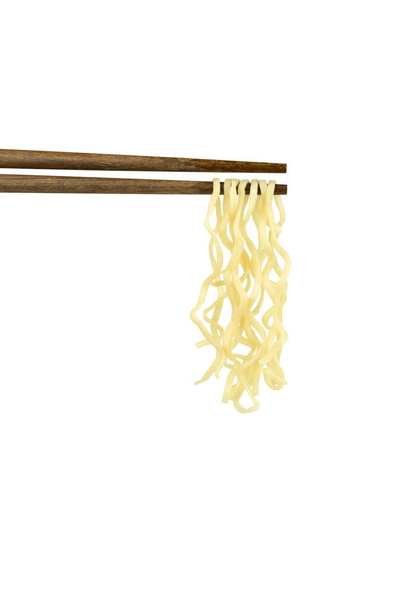 στιγμιαία noodles chopsticks απομονώνονται σε λευκό φόντο με cli - Φωτογραφία, εικόνα