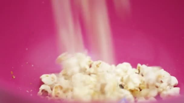 Popcorn falling in a plate - Záběry, video