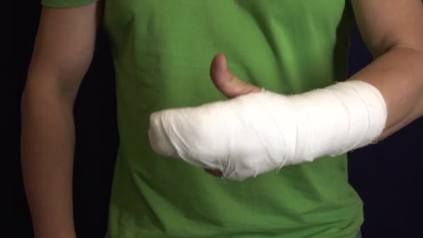 The man with the arm in a cast shows that everything is in order . - Footage, Video