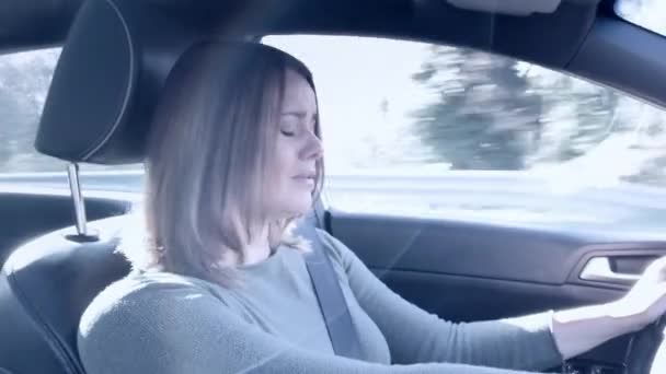  Sad woman crying while driving car unhappy depressed - Imágenes, Vídeo