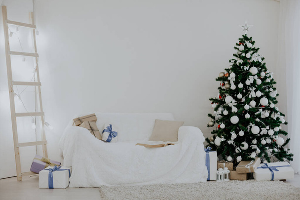 Kartka świąteczna choinka z Boże Narodzenie prezenty 2018 - Zdjęcie, obraz