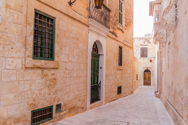 Narrow street in the fortified city Mdina in the Northern Region of Malta - 写真・画像