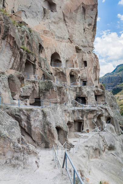 Cave monastery Vardzia carved into a cliff, Georgia - Foto, Imagem