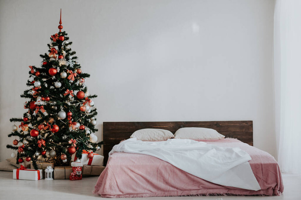 новорічна різдвяна біла кімната з ялинкою 2018 2019
 - Фото, зображення