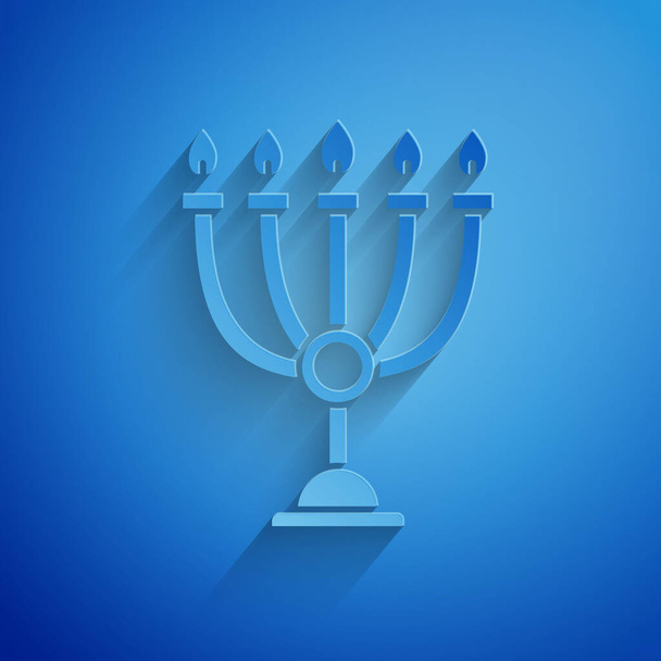 Papel corte Hanukkah menorah ícone isolado no fundo azul. Símbolo tradicional Hanukkah. Religião de férias, festival judaico de Luzes. Estilo de arte de papel. Ilustração vetorial
 - Vetor, Imagem