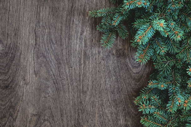 Weihnachten Hintergrund mit Rand aus flauschigen grünen Tannenzweigen auf - Foto, Bild