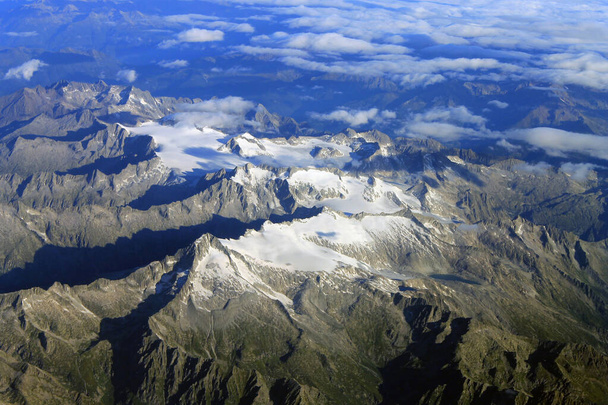 空からのイタリアアルプス - 写真・画像
