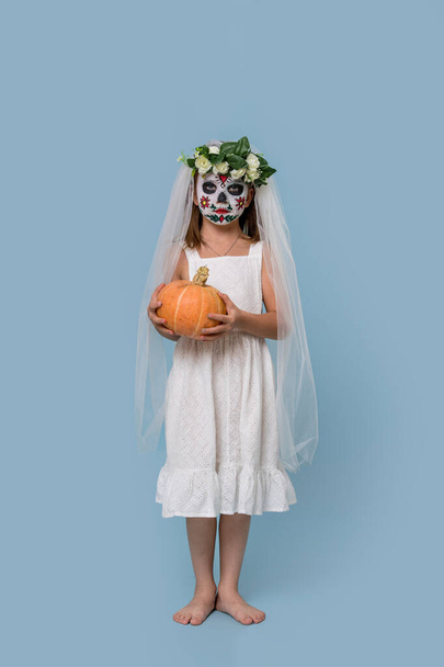 full-length portrait of a girl with a pumpkin in a costume of a dead bride - Zdjęcie, obraz