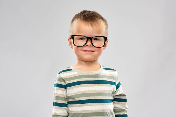 portrait of smiling little boy in glasses - Foto, Bild