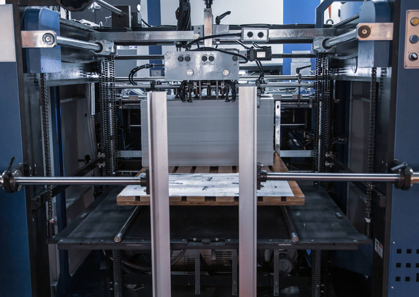 Kaschiermaschine in der Druckindustrie - Foto, Bild