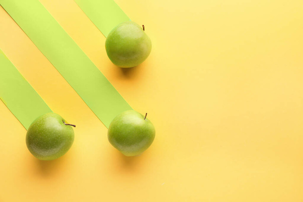 Fresh ripe apples on color background - Photo, Image