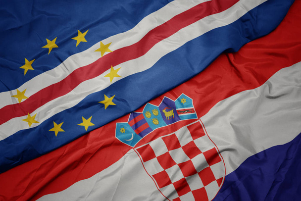 хвилястий барвистий прапор Хорватії та національний прапор мису Верде
. - Фото, зображення
