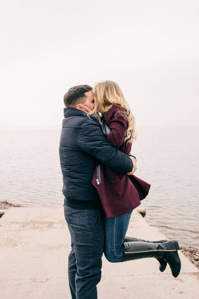 couple hugging on a pier - Fotoğraf, Görsel