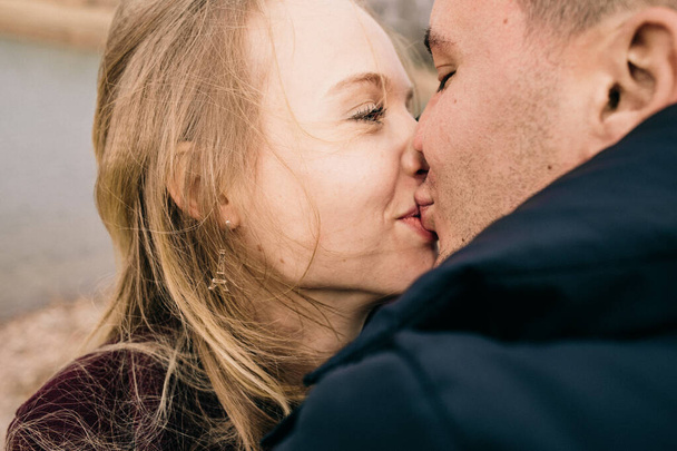 couple in love kisses on the pier - Zdjęcie, obraz