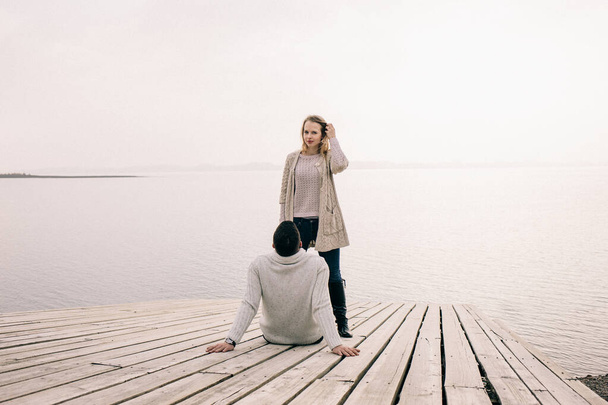 couple hugging on a pier - Valokuva, kuva