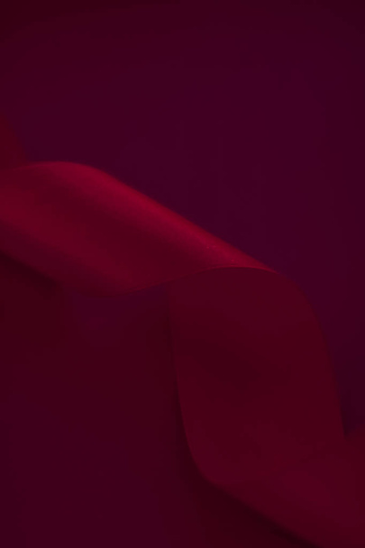 Abstraktní kudrnatá hedvábná stuha na vinném pozadí, exkluzivní luxus  - Fotografie, Obrázek