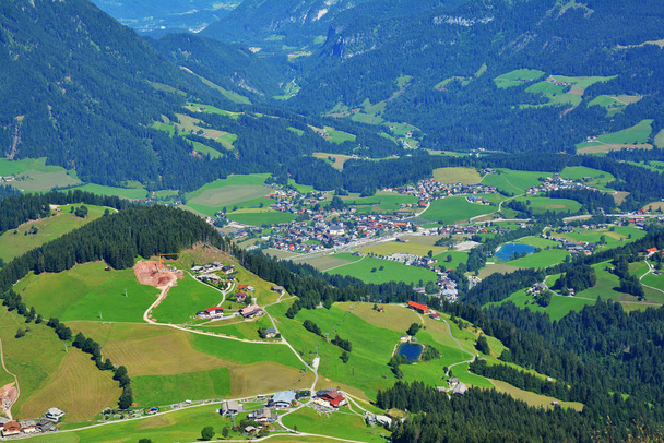 Όμορφη θέα από Hohe Salve βουνό, μέρος των Άλπεων Kitzbuhel, Αυστρία - Φωτογραφία, εικόνα