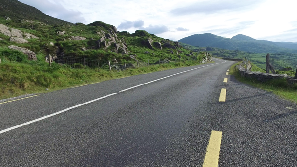 İrlanda 'da Connemara' da asfalt yol. - Video, Çekim