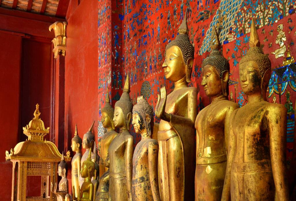 Sochy Buddhy ve Wat Xieng Thong - Fotografie, Obrázek
