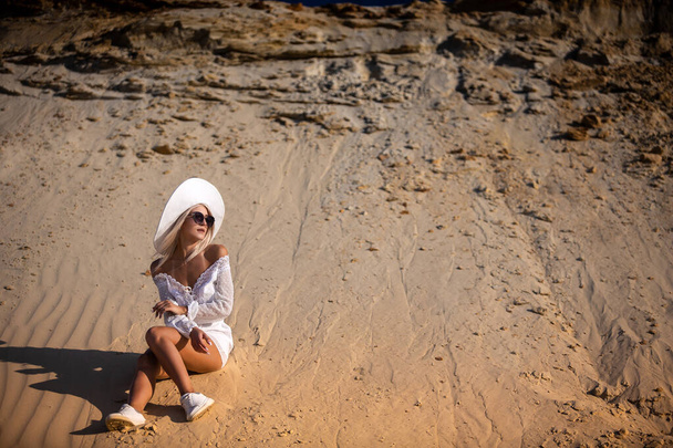 girl in white sit on the sand  - Photo, Image