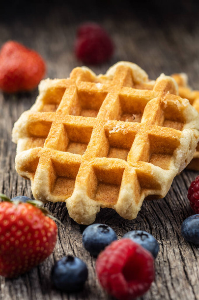 Waffles with blueberries and raspberries. - Foto, afbeelding