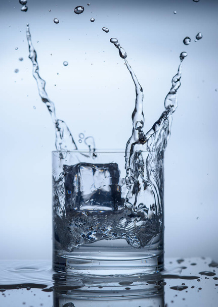 splashing liquid in a glass9 - Φωτογραφία, εικόνα