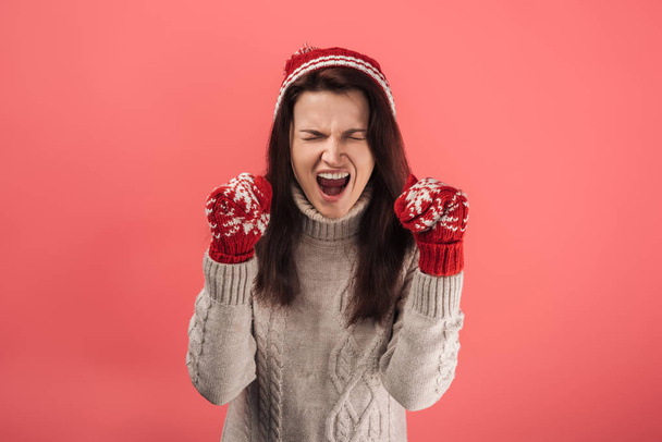 angry woman in red gloves screaming on pink  - Fotó, kép