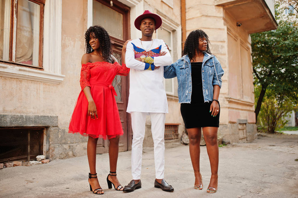 Group of three stylish trendy afro france friends posed at autum - Foto, imagen