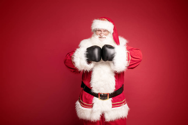 Happy Santa Claus wearing boxers gloves - Фото, изображение