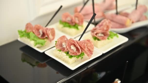 catering services background with snacks on guests table outdoor wedding party - Video, Çekim