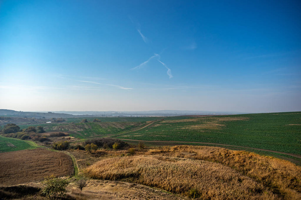 Πράσινα πεδία το φθινόπωρο στην Ουκρανία - Φωτογραφία, εικόνα