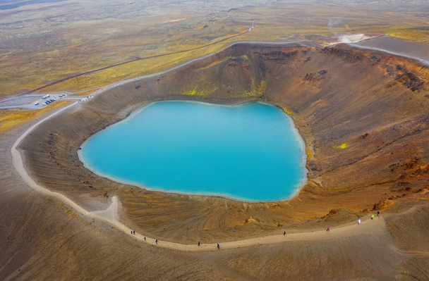 Viti, a cratera do lago em Krafla, Islândia. Um drone aéreo disparado. Setembro 2019
 - Foto, Imagem