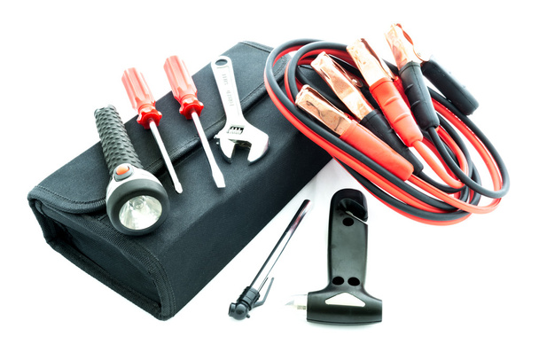 Emergency kit, auto jack, jumper kabels voor auto - Foto, afbeelding