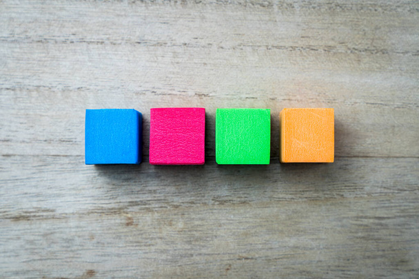 Vier gekleurde vierkante blokken - Foto, afbeelding