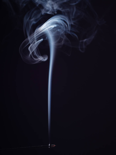 Aromatic stick burning with white smoke, isolated on black background, close up view. Structure of white smoke, brush effect. Abstract background. Sweet smell for meditation and relaxation. - Fotoğraf, Görsel