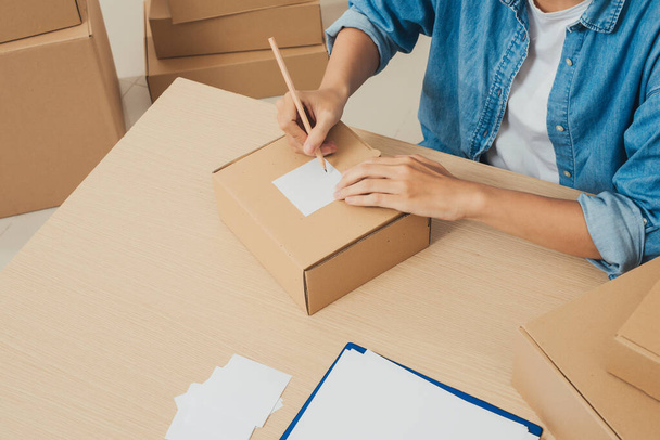 Young Asian small business owner, online marketing packaging box and delivery - 写真・画像