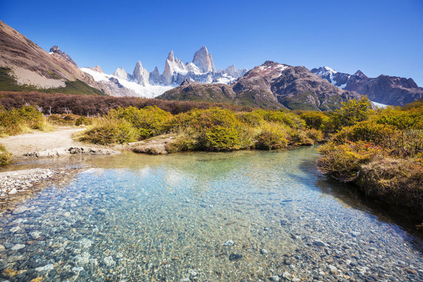 Slavný Cerro Fitz Roy - jeden z nejkrásnějších a těžko akcentovatelný skalnatý vrchol v Patagonii, Argentina - Fotografie, Obrázek