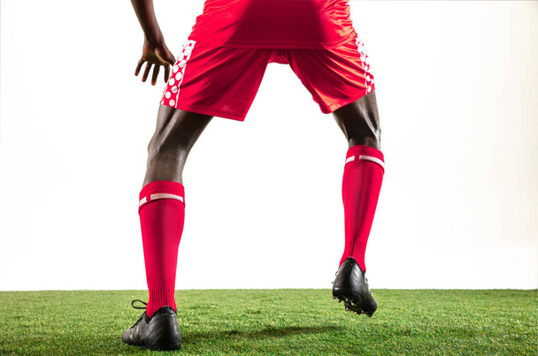Profesionální africký fotbal nebo fotbalista izolované na bílém pozadí - Fotografie, Obrázek