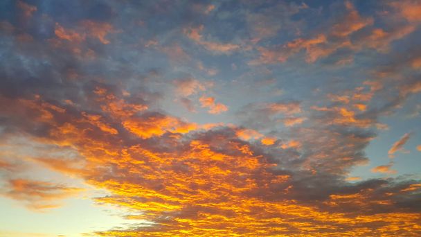 Ognisty wschód słońca tło nieba - Zdjęcie, obraz